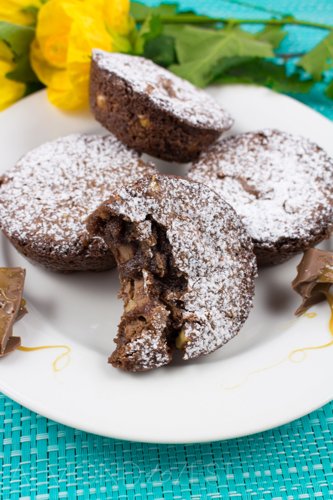 Caramello Brownie Bites - Chewy caramelized crust with gooey caramello chocolate center! Crazy good!! This brownie will change your life.