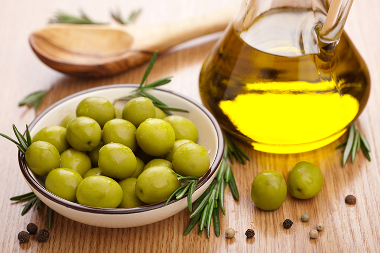 Different fats and oils have different properties and different effects in your body, so be careful what you add to your ketogenic food list. Here are the 7 best fats to eat on the keto diet that will improve your health and weight loss!