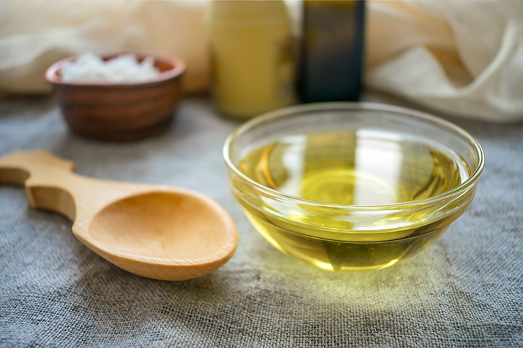 Different fats and oils have different properties and different effects in your body, so be careful what you add to your ketogenic food list. Here are the 7 best fats to eat on the keto diet that will improve your health and weight loss!